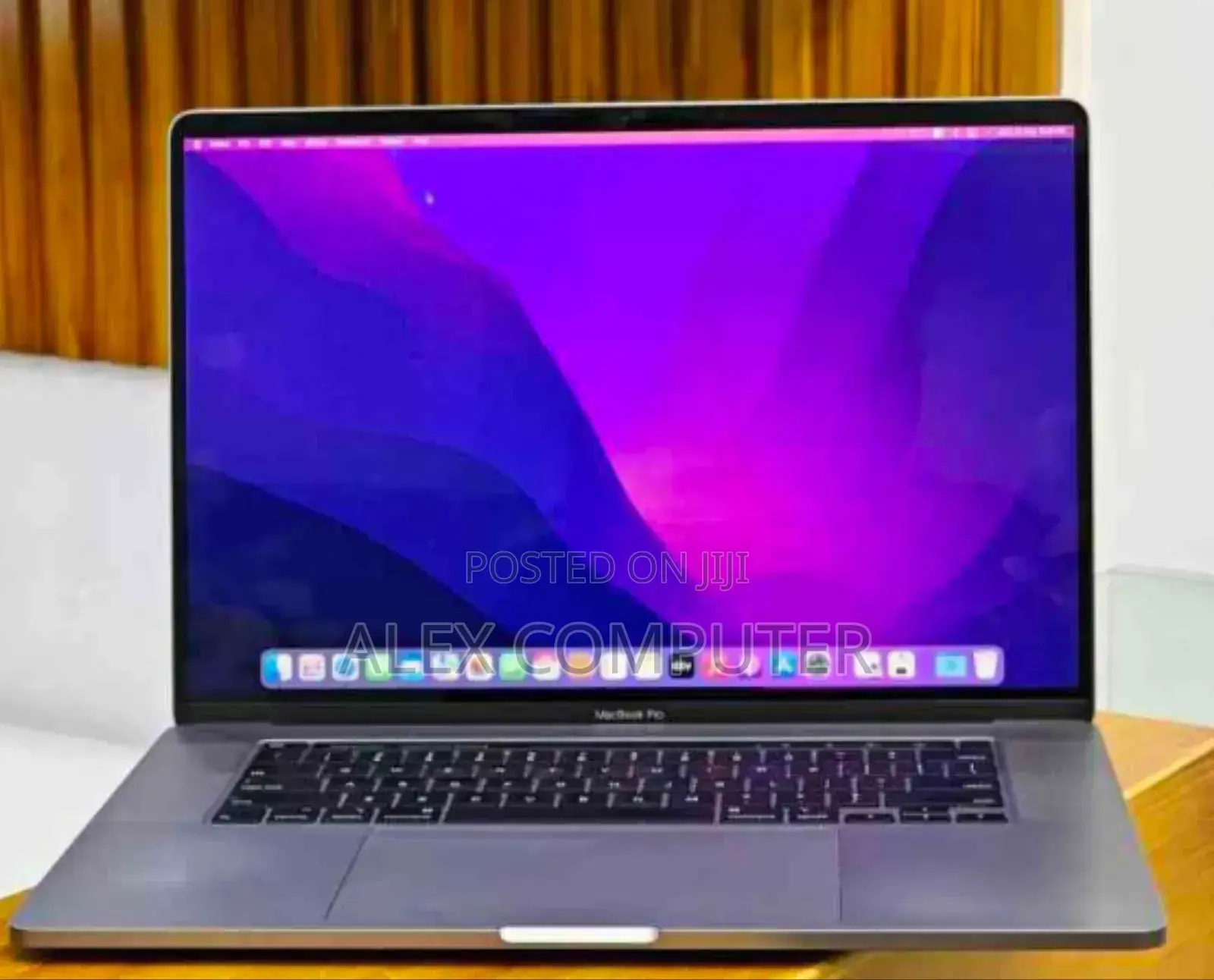 New Laptop Apple MacBook Pro 2019 32GB Intel Core I9 SSD 512GB