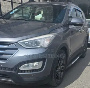 Photo - Hyundai Santa Fe 2015 Gray