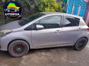 Toyota Yaris 2012 Silver