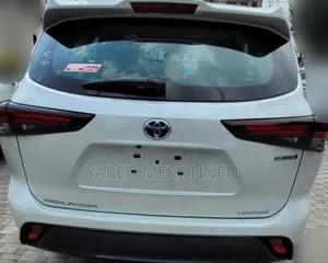 New Toyota Highlander Hybrid 2025 White