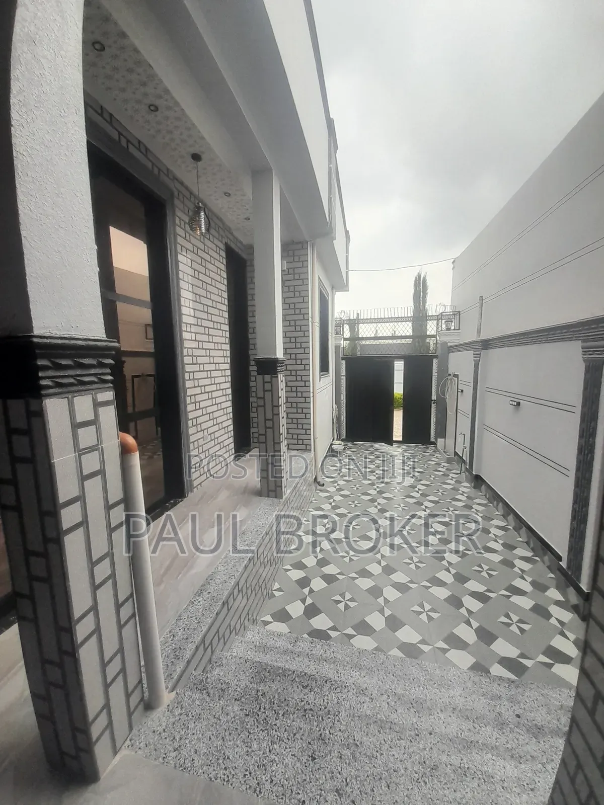 Furnished 4bdrm Apartment in Pawulos Sololmon, Akaky Kaliti for sale