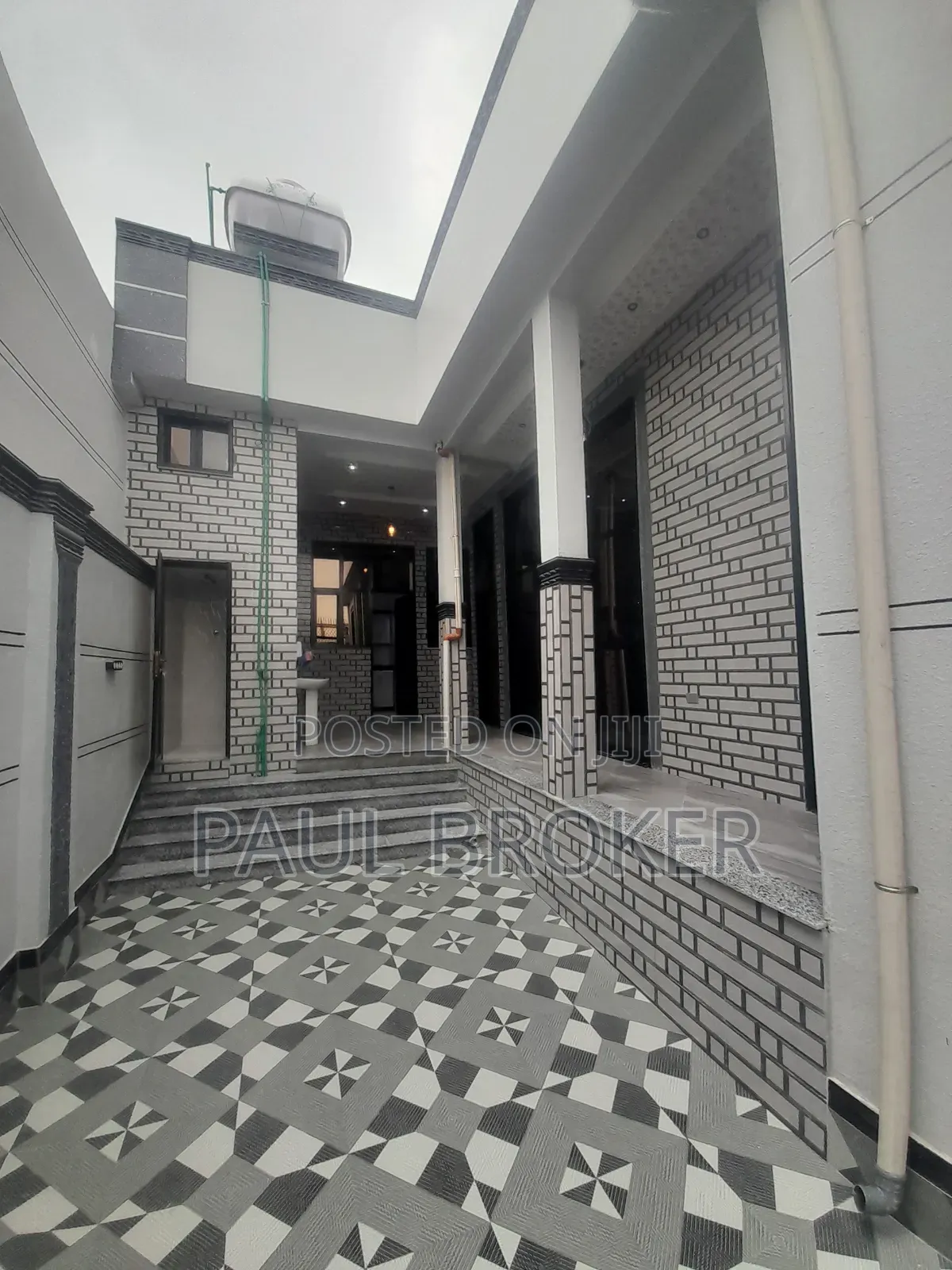 Furnished 4bdrm Apartment in Pawulos Sololmon, Akaky Kaliti for sale