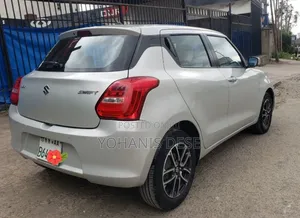 Suzuki Swift 2021 Silver