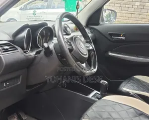 Suzuki Swift 2021 Silver