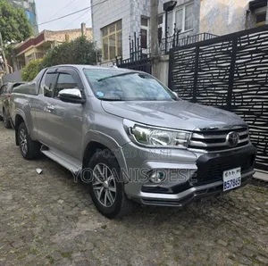 Toyota Hilux 2019 Silver