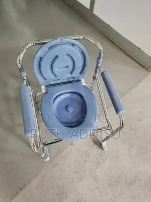 Photo - Four Wheels Commode Wheelchair寫真wheelchair蝨我wheelchair廟宇wheelchair New