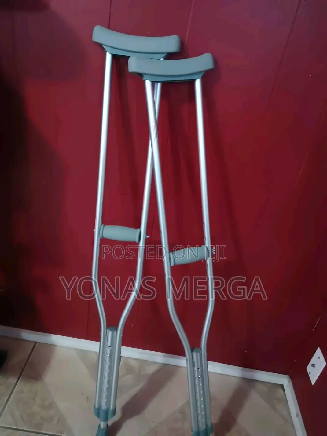 Crutches匭曲crutches玄窗movable Settings//The Length Can Be Adjusted