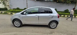 Photo - Toyota Yaris 2010 Silver