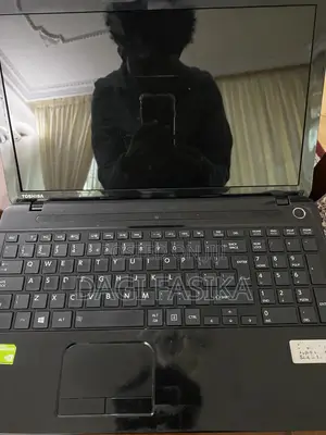 Photo - Laptop Toshiba Satellite C50 4GB Intel Core I5 HDD 500GB