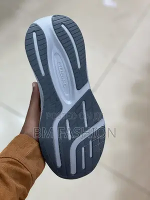 Skechers Quality Comfortable Gray Sneakers for Sports and Any Occasion