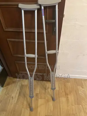 Photo - Axillary Crutches司苔adjustable Crutches献∞Thick Cushioned Underarm Pads