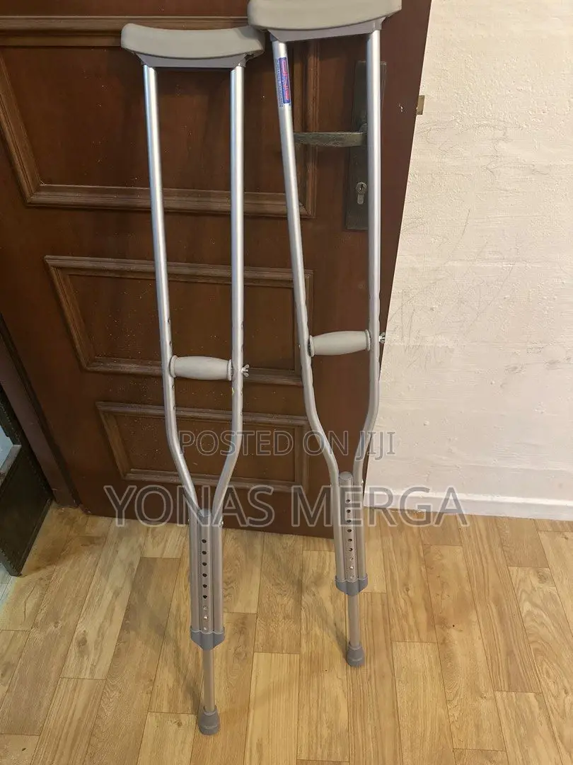 Axillary Crutches司苔adjustable Crutches献∞Thick Cushioned Underarm Pads