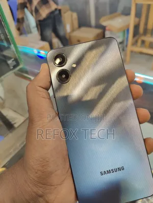 Photo - New Samsung Galaxy A06 128 GB Black