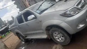 Toyota Hilux 2010 Gray