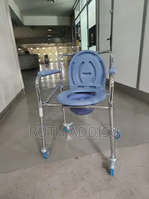Photo - Commode Four Wheel Drive Wheelchair奔跑wheelchair傳出wheelchair鳵你wheelchai