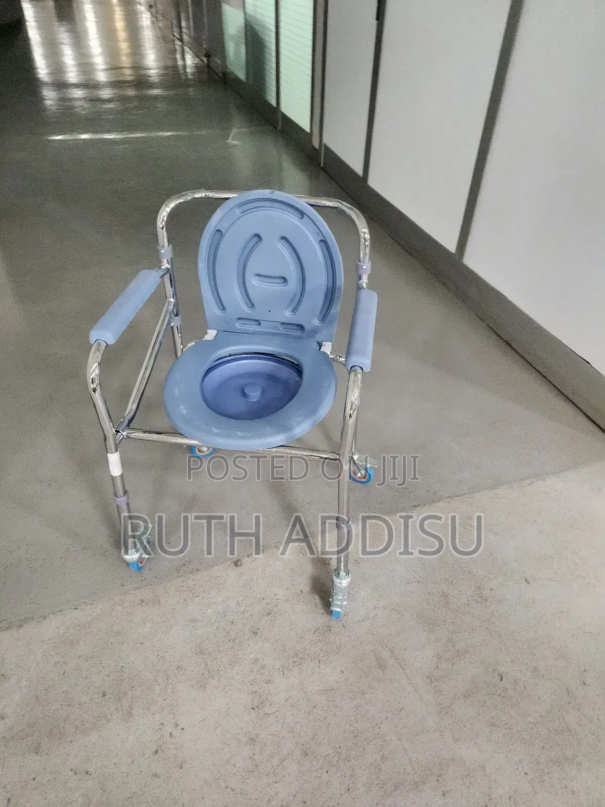 Commode Foldable With Four Wheel Chair輕輕shower Commode Chair Medical