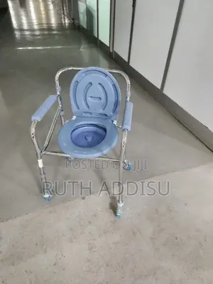 Photo - Commode Foldable With Four Wheel Chair輕輕shower Commode Chair Medical
