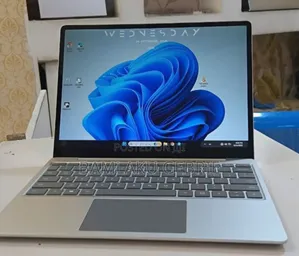 New Laptop Microsoft Surface Laptop 8GB Intel Core I5 SSD 128GB