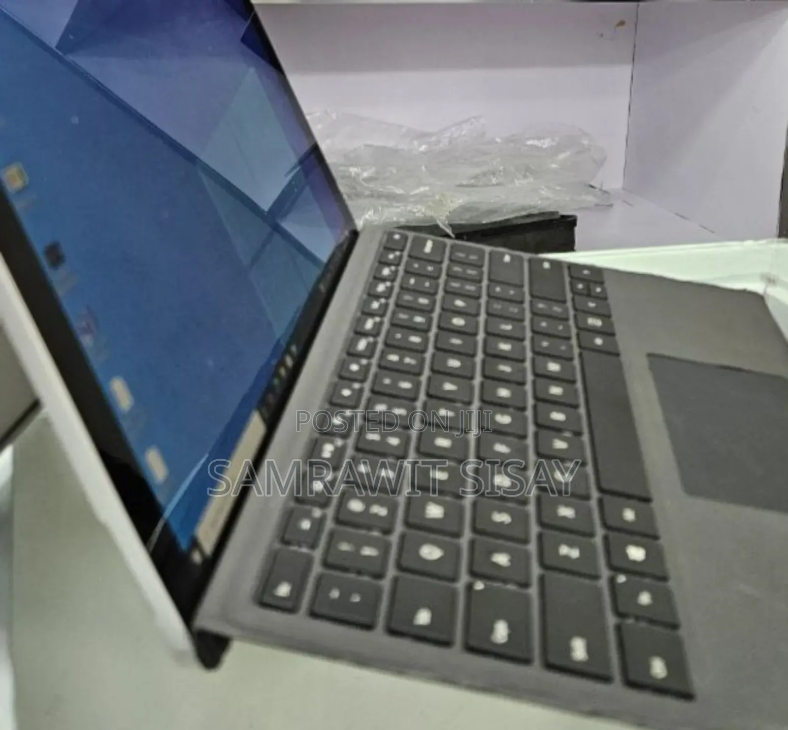 New Laptop Microsoft Surface 8GB Intel Core I7 SSD 256GB