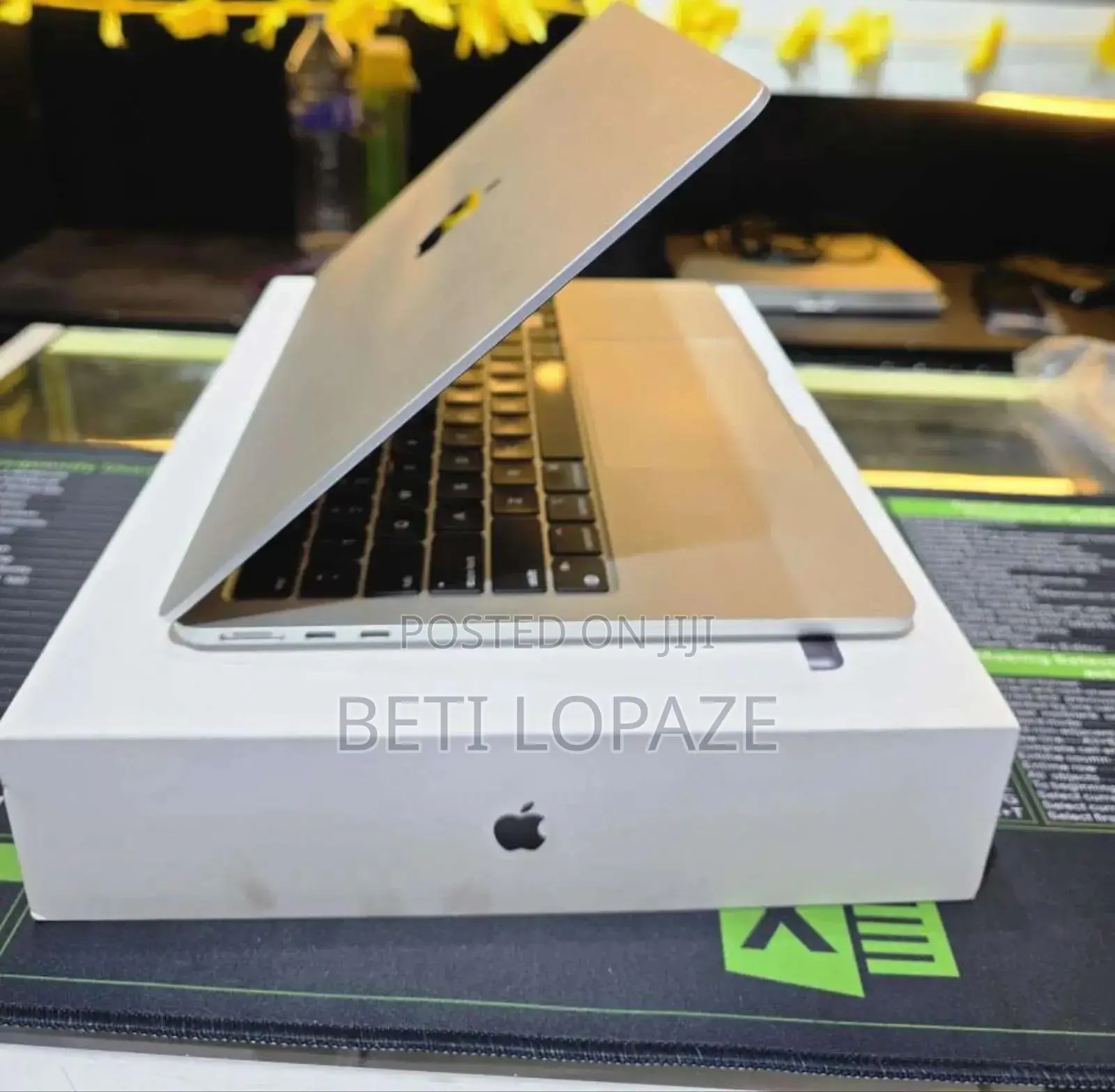 New Laptop Apple MacBook Air 2022 M2 16GB Intel Core i5 SSD 256GB