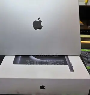 New Laptop Apple MacBook Air 2022 M2 16GB Intel Core i5 SSD 256GB