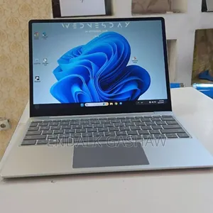 Photo - New Laptop Microsoft Surface 8GB Intel Core I5 SSD 128GB