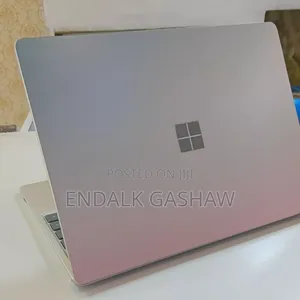 New Laptop Microsoft Surface 8GB Intel Core I5 SSD 128GB