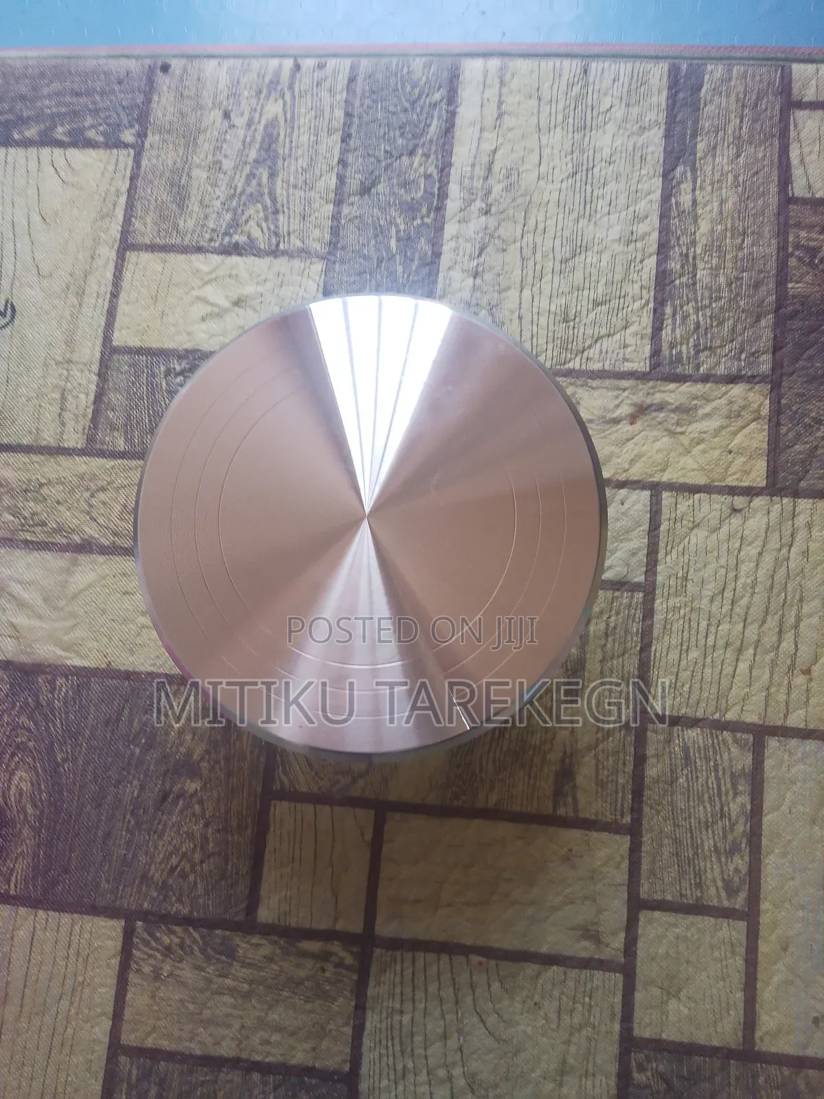 Revolving Cake Decorating Stand