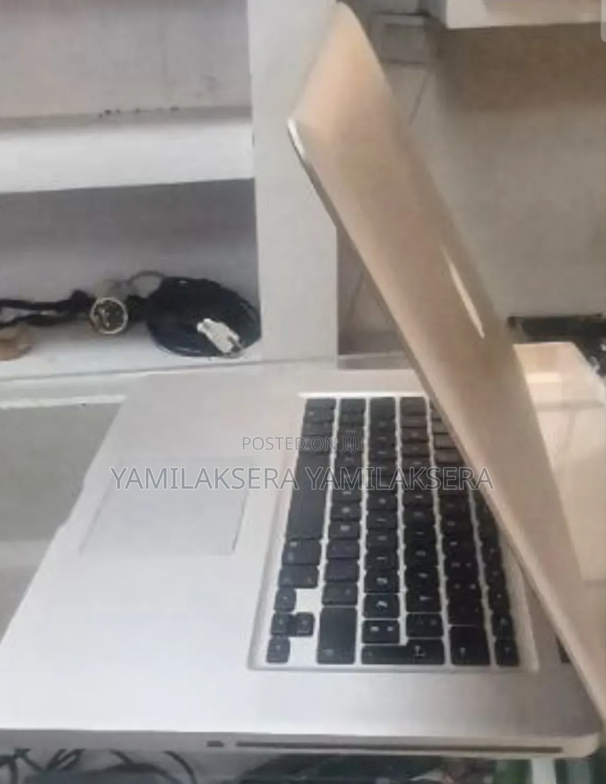 New Laptop Apple MacBook 2010 6GB HDD 32GB