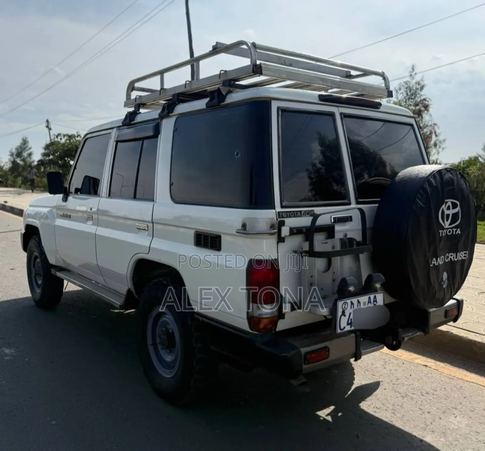 Toyota Land Cruiser 2010 White