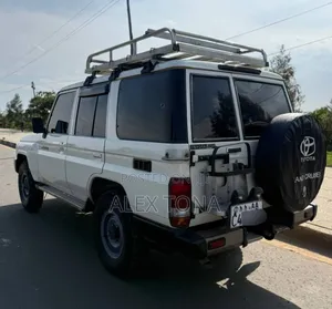 Toyota Land Cruiser 2010 White