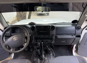 Toyota Land Cruiser 2010 White