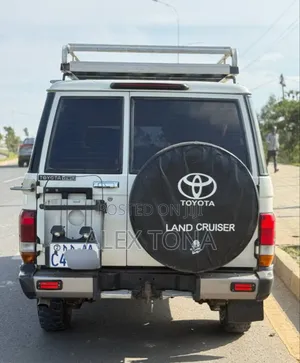 Toyota Land Cruiser 2010 White