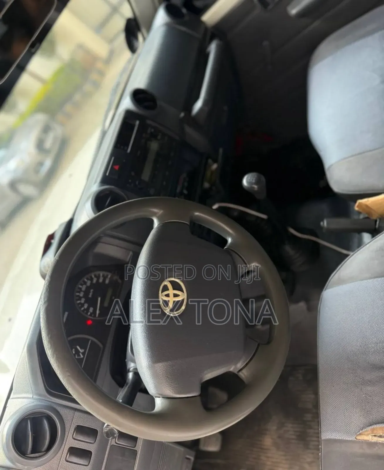 Toyota Land Cruiser 2010 White