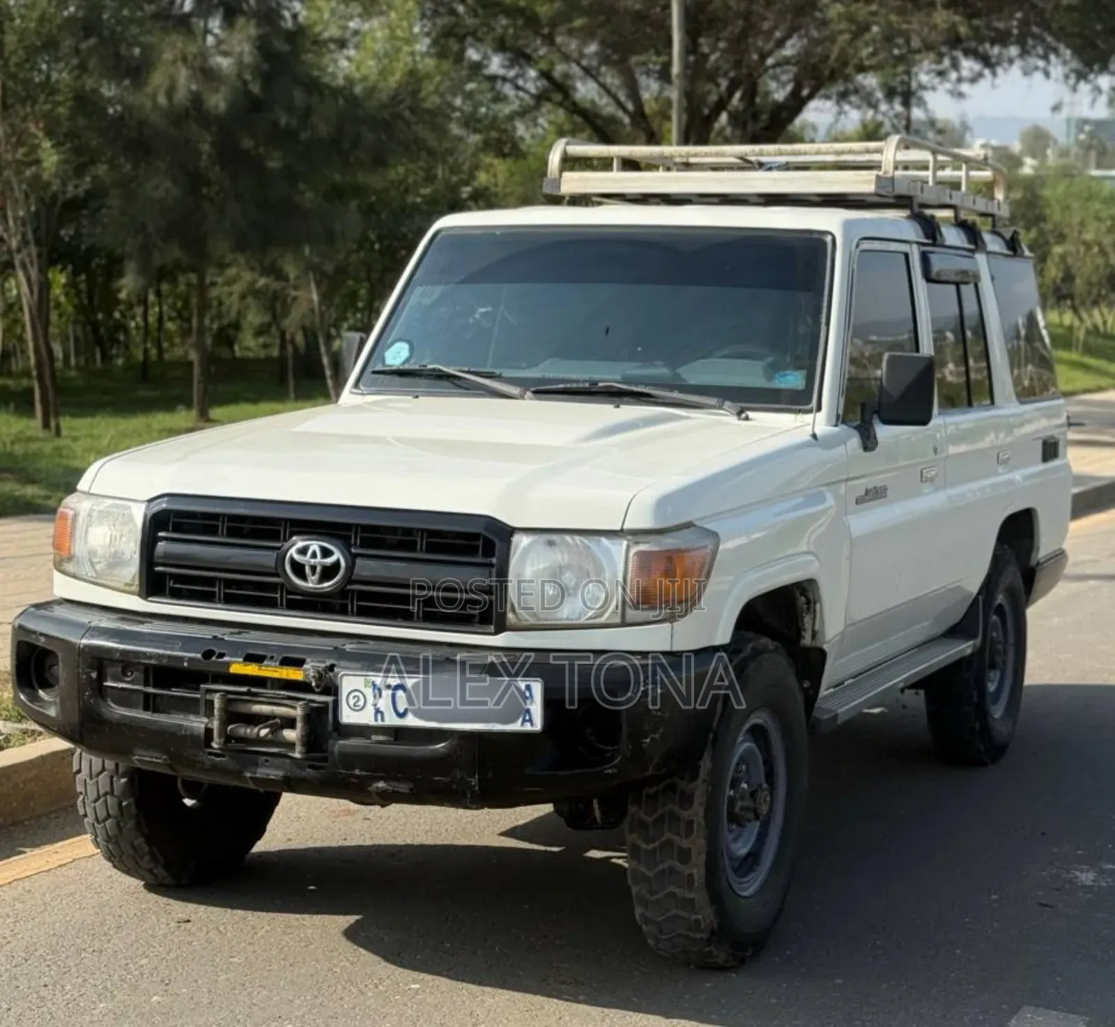 Toyota Land Cruiser 2010 White