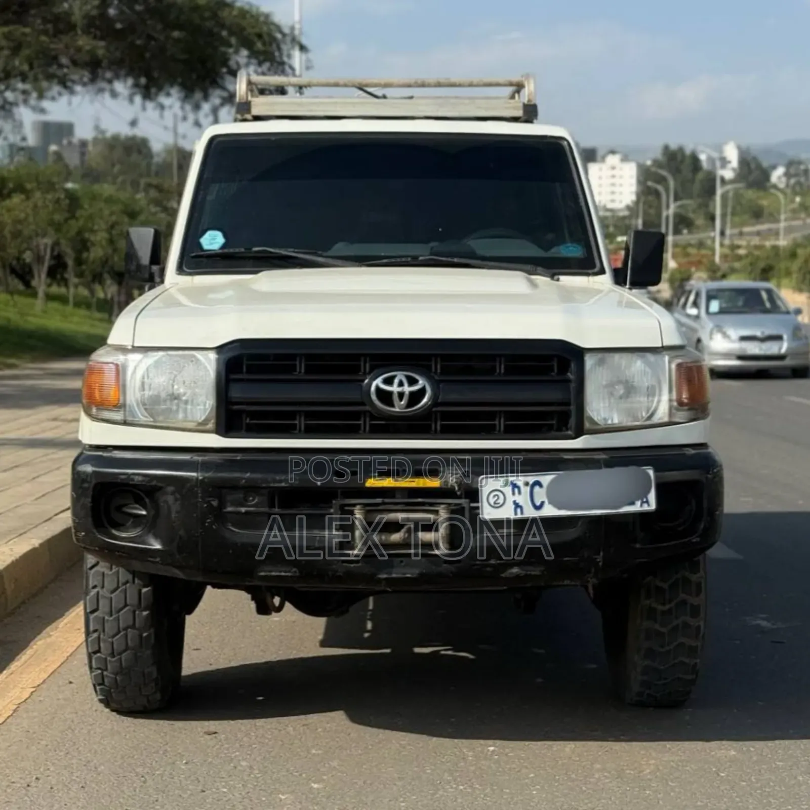 Toyota Land Cruiser 2010 White