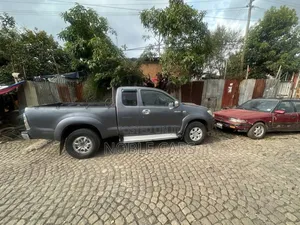 Photo - Toyota Hilux 2009 Gray
