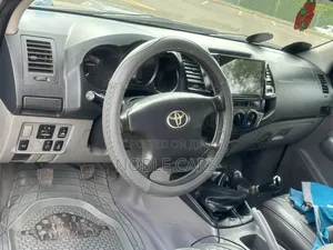 Toyota Hilux 2009 Gray