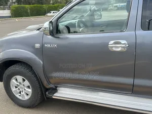 Toyota Hilux 2009 Gray