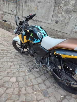 TVS Apache 160 4V 2018 Yellow