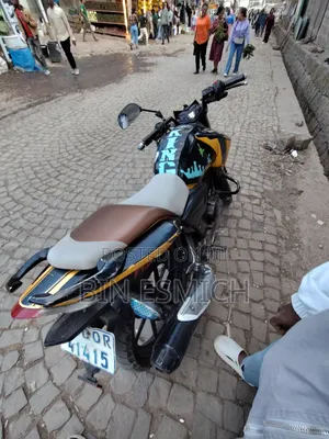 TVS Apache 160 4V 2018 Yellow