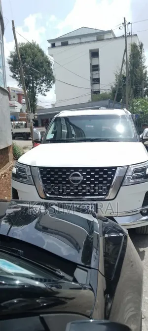 Photo - Nissan Patrol 2016 White