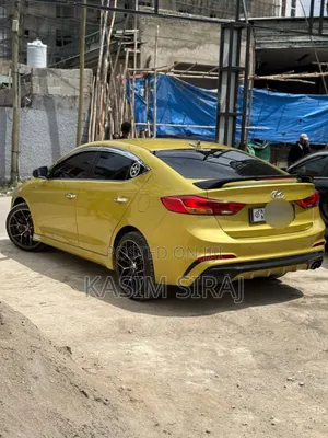 Hyundai Avante 2017 Gold