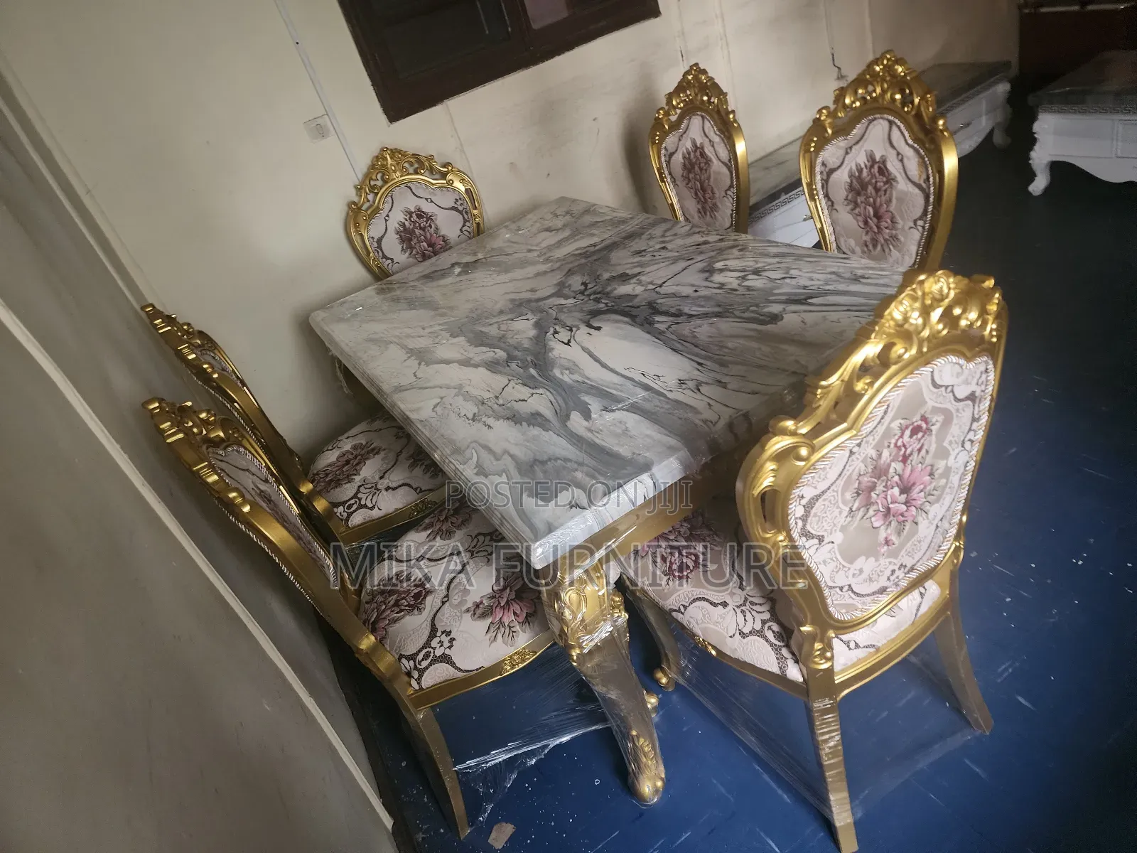 Turkish ዳይኒንግ ቴብል