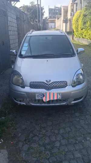 Photo - Toyota Vitz 2004