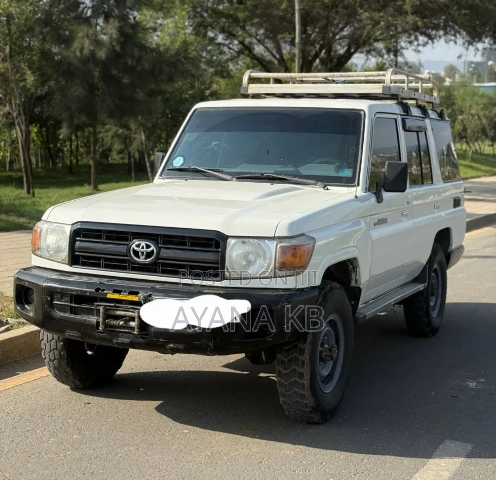 Toyota Land Cruiser 2011 White