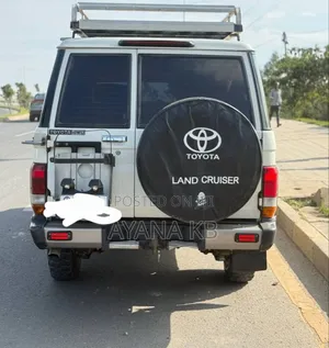 Toyota Land Cruiser 2011 White