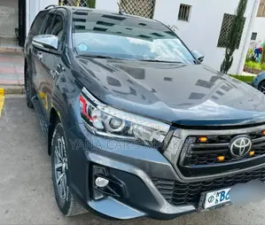 Toyota Hilux 2020 Gray
