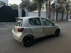 Toyota Vitz 2003 Silver