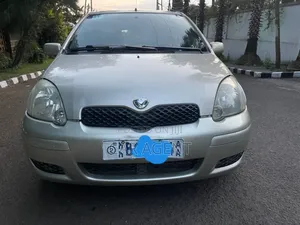Photo - Toyota Vitz 2003 Silver